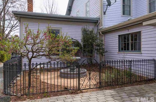 Historic Oakwood House | The Raleigh Oakwood Inn Vacation Home