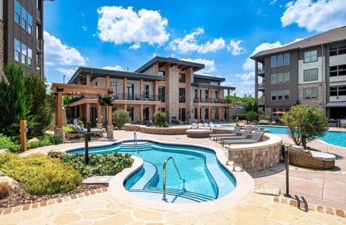 Northeast Raleigh Apartment | The Raleigh Vibe II Vibe 8777