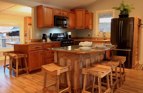 Woodfin Cottage | The Red Hen Cottage-Asheville-with Hot Tub and EV charger!