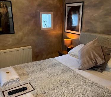 Betchworth Hotel | The Red Lion & Cellar Room, Betchworth