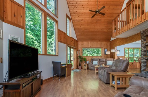 Mills River House | The Resort, Cabin, forest, 6 acres, private swimming pool, pickleball