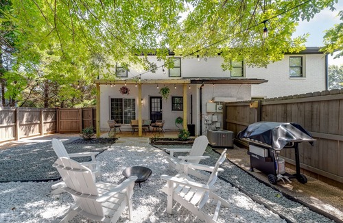Wessex Square House | The Retreat by SouthPark- Spacious 3-Bedroom Near Shopping & Dining in SouthPark