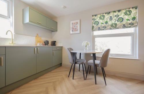 Southville Apartment | The Riverview Apartment - City Retreat