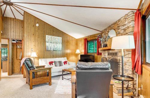 Hendersonville House | The Round House - Treetop North Carolina Cabin!