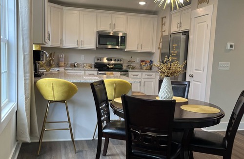 Ranlo House | The Royal Suites.Family Friendly-Close to CLT Airport. Beautiful and peaceful.
