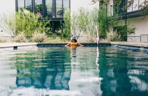 Round Rock Original Plat Hotel | The Ruby Hotel