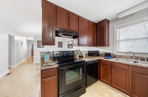 Southeast Raleigh House | The Sanctuary Downtown >5mi to Downtown & Union Park