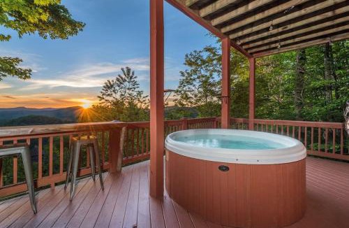 Wolf Laurel House | The Skybox Cabin Stunning Views HotTub Game Room