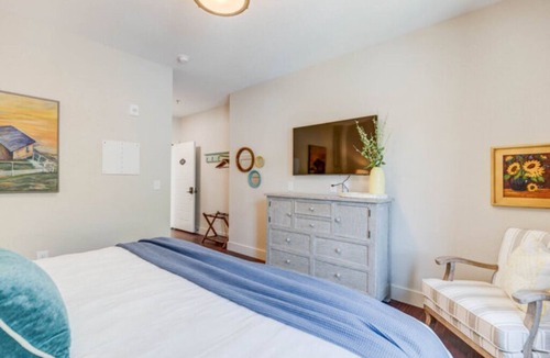 Historic Downtown Manteo Apartment | The Sound Side Handicap accessible