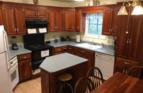 Warrensville Other | The Springhouse on Mill Creek, 2-story farmhouse near West Jefferson, NC