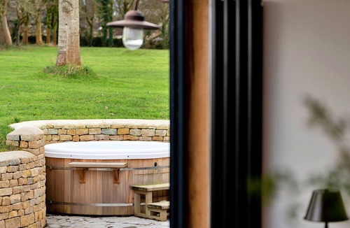 Hawling House | The Stables at Lilac Cottage by Interhome