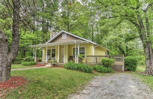 Hendersonville House | The Sunshine Cottage Hendersonville Rental!