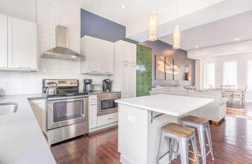 Chestnut Hill House | The Taylor