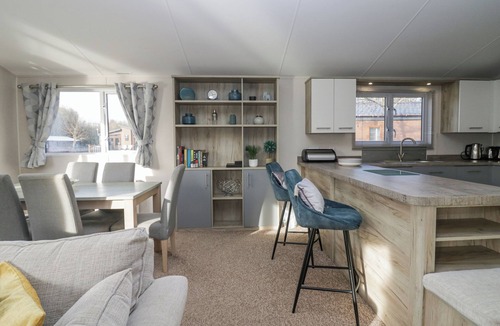 Carnforth Cottage | THE THREE BEARS LODGE, CONISTON DRIVE 11, pet friendly in Warton