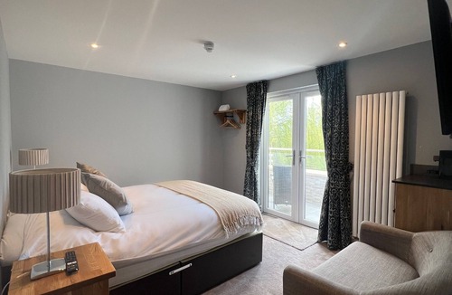 Mepal Hotel | The Three Pickerels