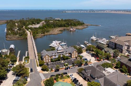 Historic Downtown Manteo Hotel | The Tranquil House Inn
