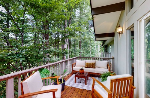 Pisgah Forest House | The Treehouse | Rustic-modern retreat in Pisgah Forest, professionally decorated