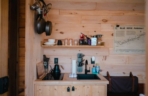 Sylva House | The Twig, Outdoor Shower, Deck, and Cozy Chimney!