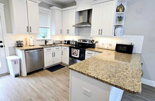 Biddleville House | The Uptown Cottage.1 mile to uptown!