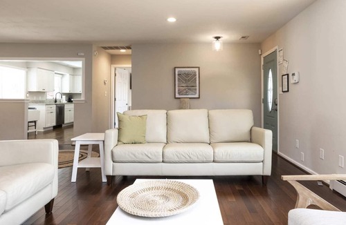 Northeast Virginia Beach House | The VIBE House with POOL!