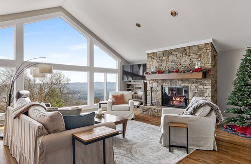 Laurel Park House | “THE VISTA” at Laurel Park/Hendersonville. 5 🌟🌟🌟on other sites ! Lux listing!