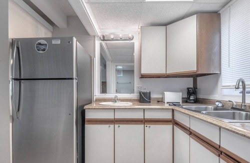 Airlie Condo | The Waterway 227: King + FSS Studio with complex pool