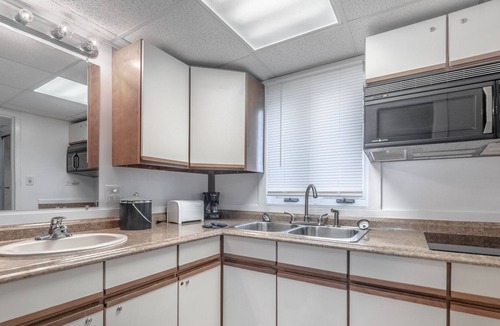Airlie Condo | The Waterway 227: King + FSS Studio with complex pool