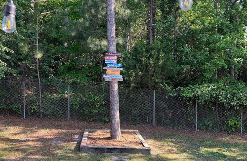 Pine Forest House | The Waypoint, 4BR/7Beds/2.5Bath Travel Themed Vacation Home adjacent to FT Bragg