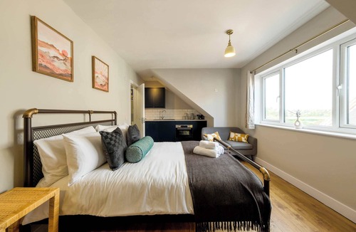 Bradley Stoke Apartment | The Willow - Studio 14