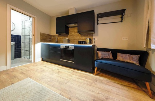 Bradley Stoke Apartment | The Willow - Studio 28