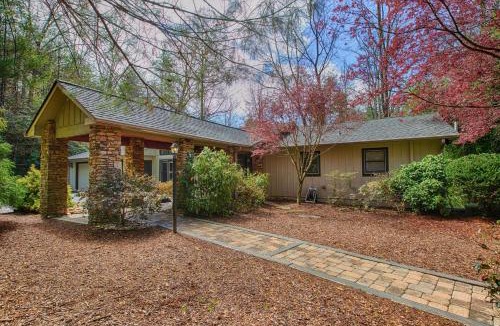 Hendersonville House | The Willows Retreat