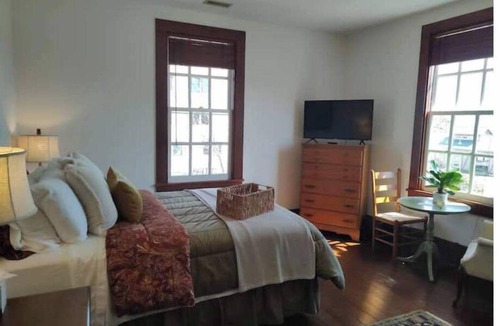 Manteo House | TheManteoHouse-Downtown Social District&Waterfront