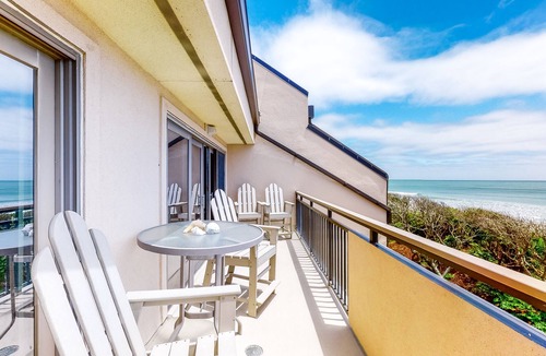 Pine Knoll Shores Condo | Third-Floor Condo in Direct Oceanfront Building w/Shared Pool, WiFi, & Balcony