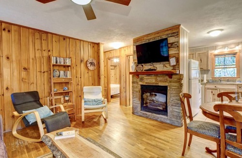 Linville Falls Cottage | This cottage is a 2 bedroom(s), 2 bathrooms, located in Newland, NC.