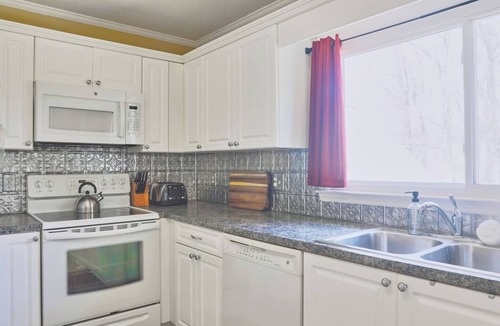 High Point House | This house is a 3 bedroom(s), 2.5 bathrooms, located in High Point, NC.