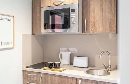 Wolverhampton Apartment | Three Modern Apartments Nr Molineux for Short, Long Stays
