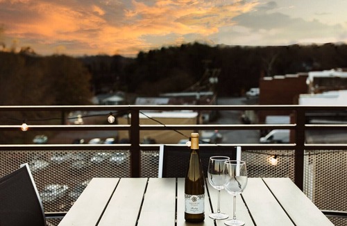 Jonesville Apartment | Three Trails Downtown Elkin, Studio Loft