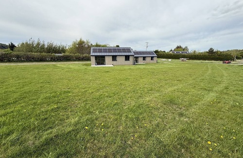 Bilston Cottage | Threipmuir - sleeps 4 guests in 2 bedrooms