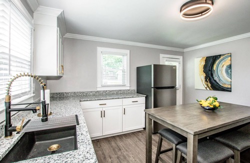 Mooresville House | Thyme to Travel to this soothing house in charming Mooresville