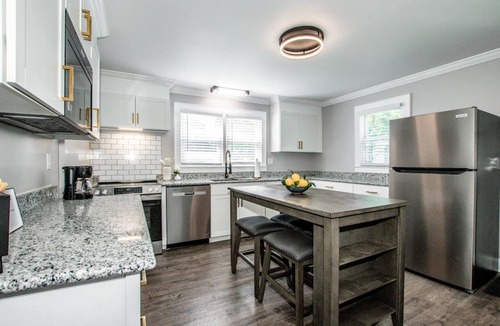 Mooresville House | Thyme to Travel to this soothing house in charming Mooresville