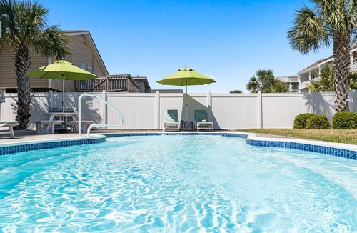 Holden Beach House | "Tides a Wastin' " Private Pool w/Opt Heat, Hot Tub, Tiki Bar, Elevator