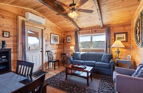 Tryon House | Tiny Cabin 1- Near Tryon Equestrian Center