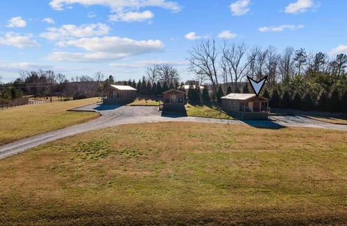 Tryon House | Tiny Cabin 1- Near Tryon Equestrian Center