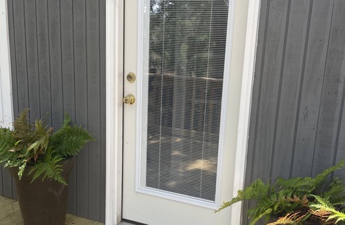 Myrtle Grove Cottage | Tiny Hideaway Cottage - cozy, private and pet friendly