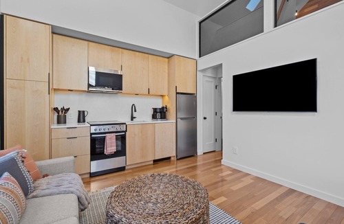 Durham House | Tiny Home a fantastic Location close to 9th Street!
