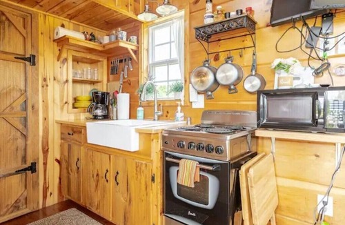 Fleetwood House | Tiny House on Top of a Hill: SPECTACULAR VIEWS!