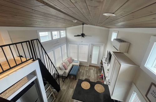 Sherrills Ford Cabin | Tiny Lakeside Retreat, sleeps 8. On Lake Norman for all the lake fun!