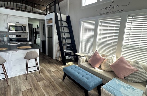 Sherrills Ford Cabin | Tiny Lakeside Retreat, sleeps 8. On Lake Norman for all the lake fun!