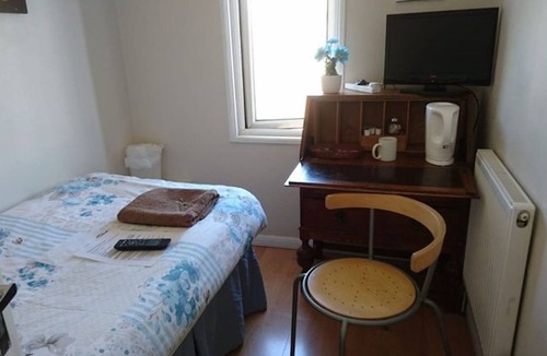 Harlington House | Tiny Single shared bathroom Room ssbyr