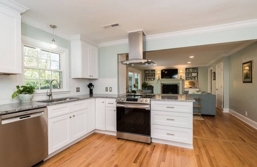 North Garrett Road House | Tobacco Road Retreat Minutes to Football Stadiums